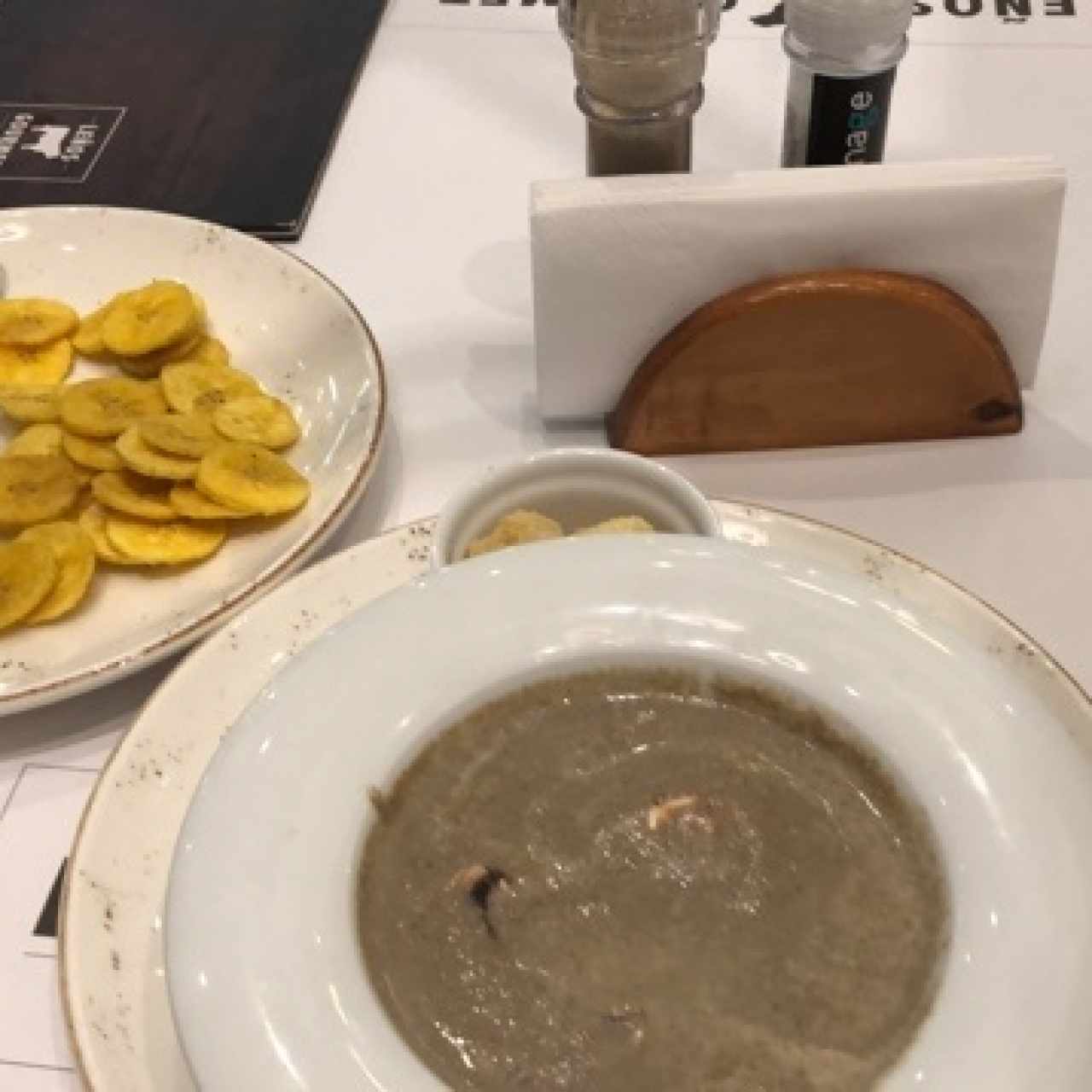 ceviche peruano y sopa de hongos