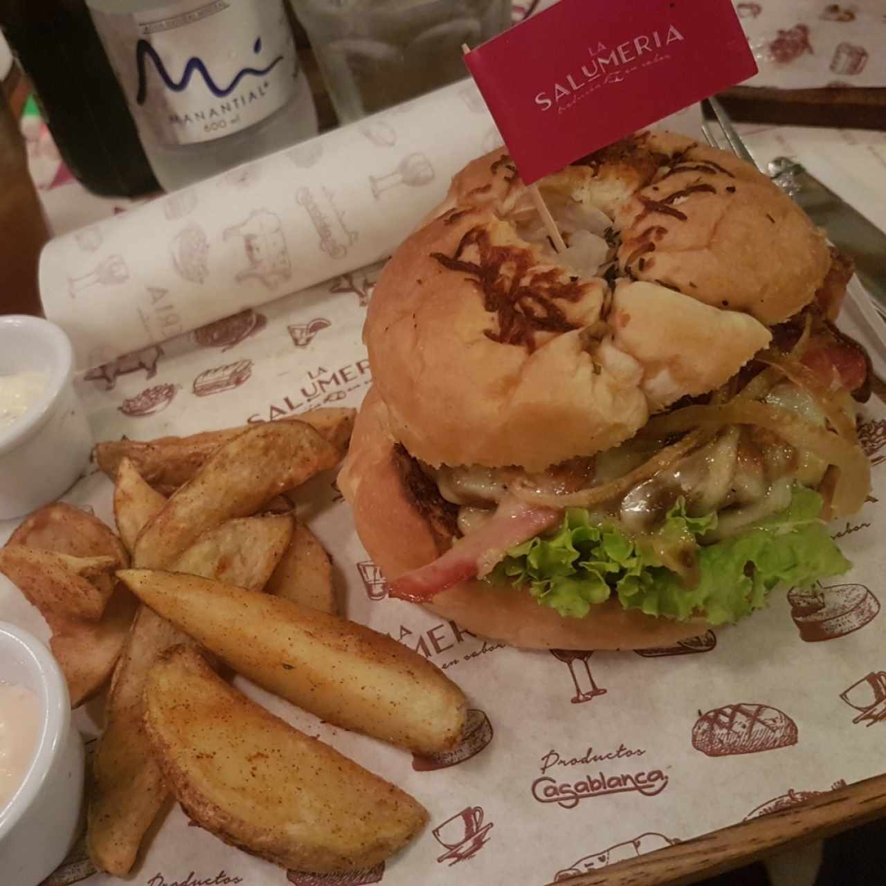 Hamburguesa Jacinto Jr y Papas Diablo
