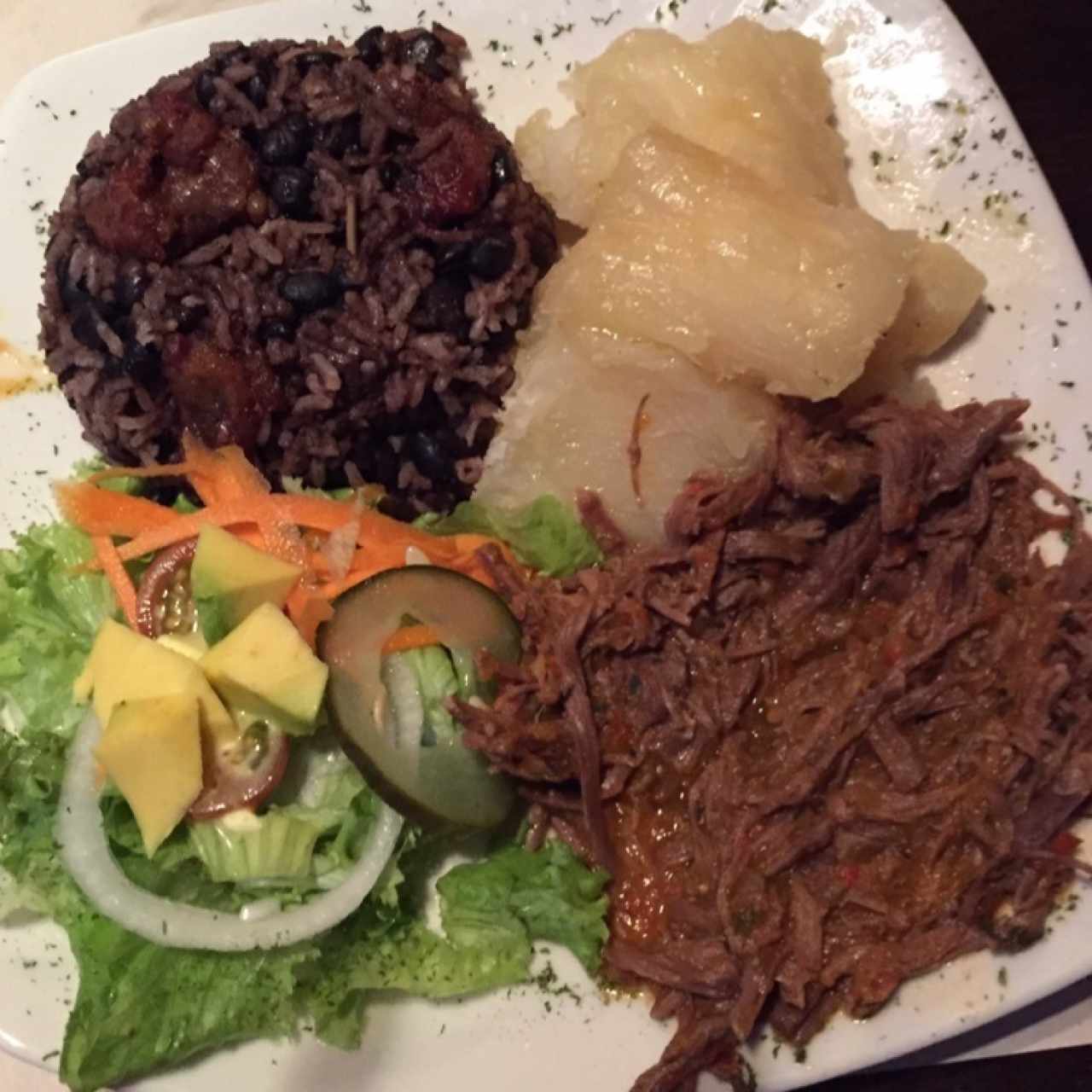 Ropa Vieja con yuca al mojo