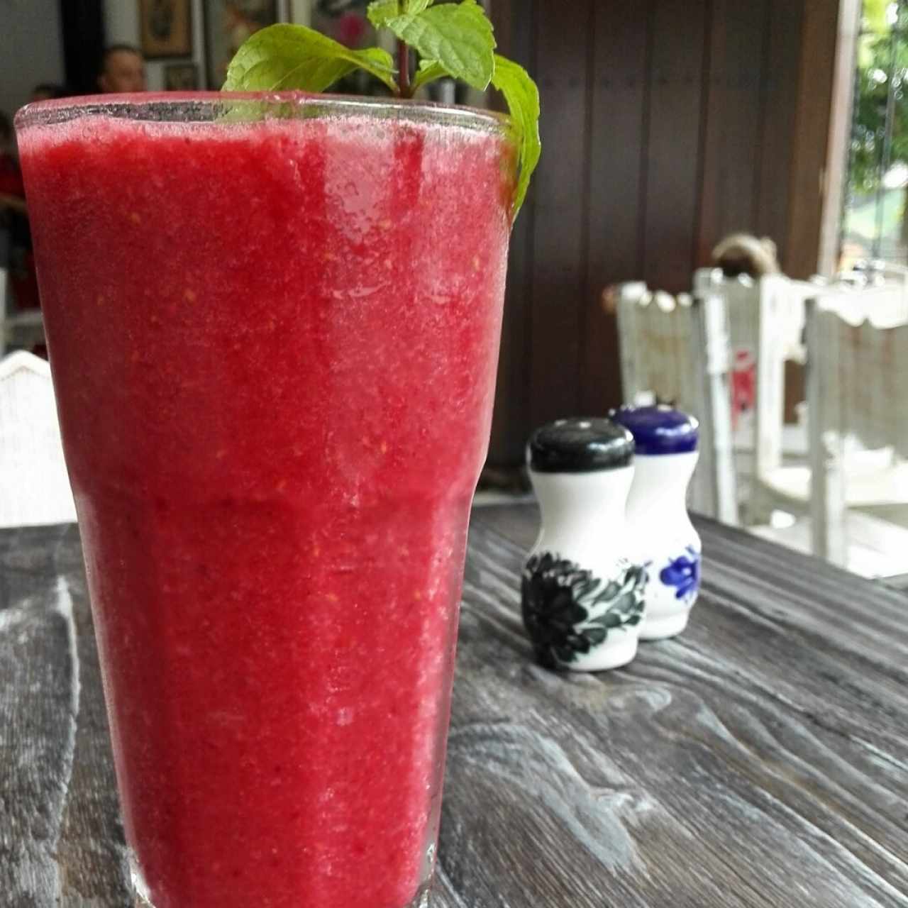 jugó frutos rojos