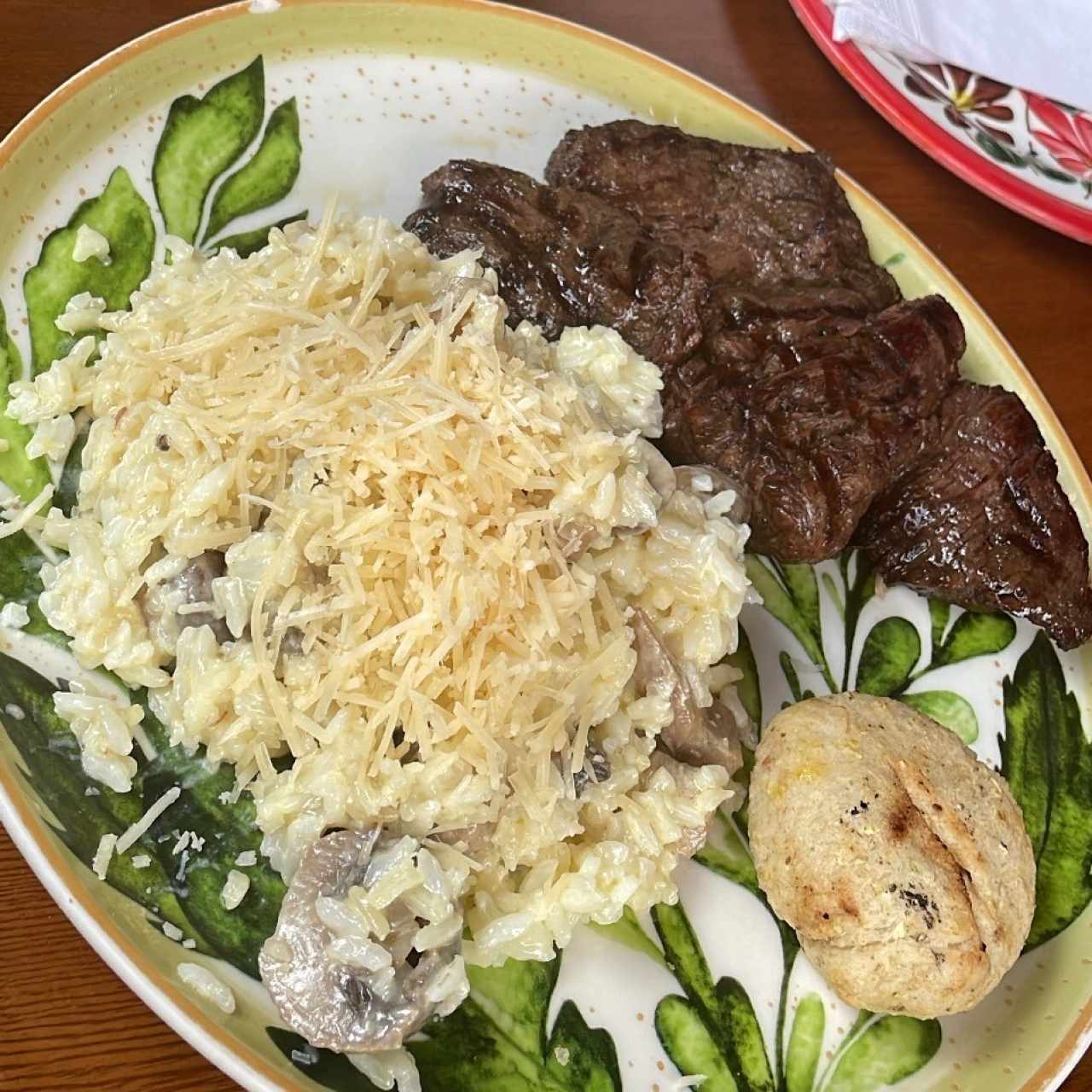 Arroz cremoso con hongos y solomillo 