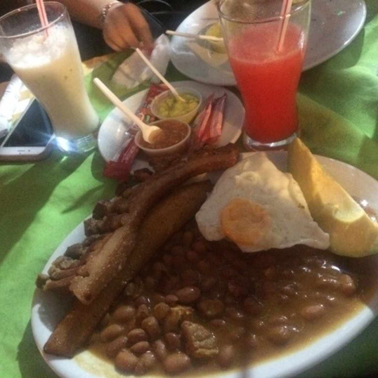 Montañerito - Limonada de Coco y Limonada Cerezada 