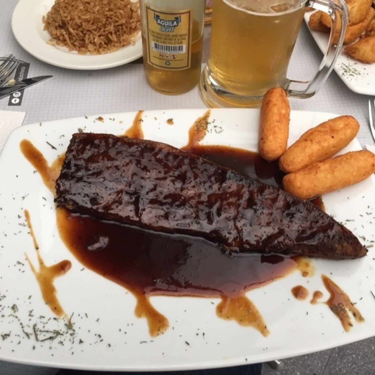 Posta cartagenera con arroz con coco y carinañolas