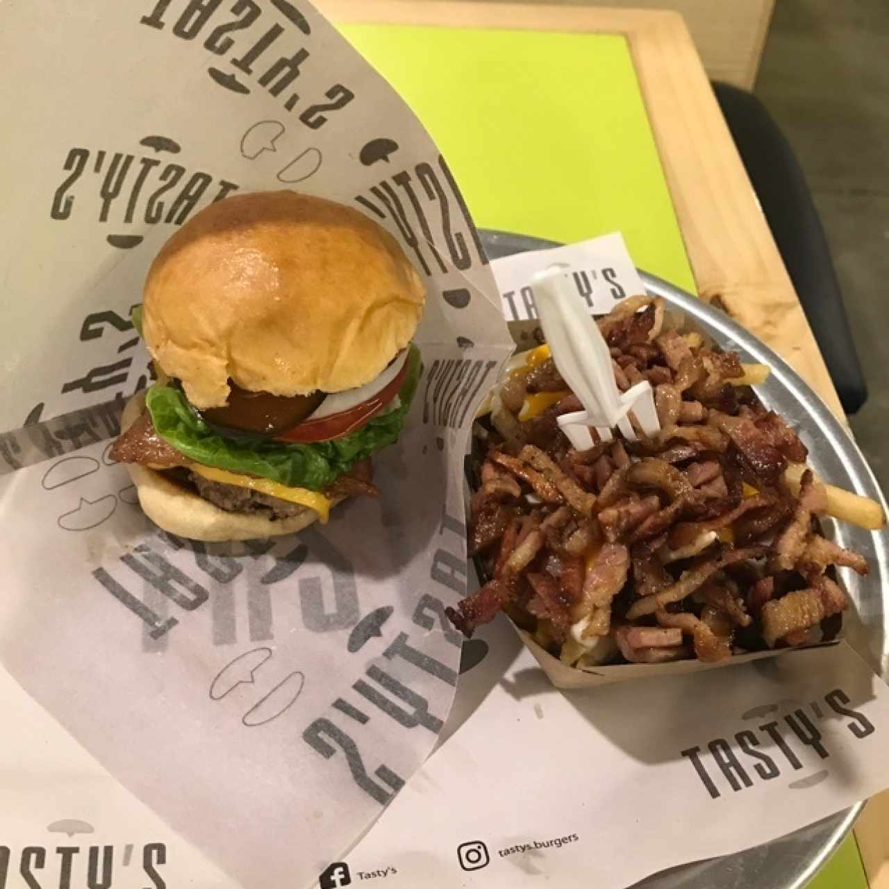 hamburguesa con papas tastys