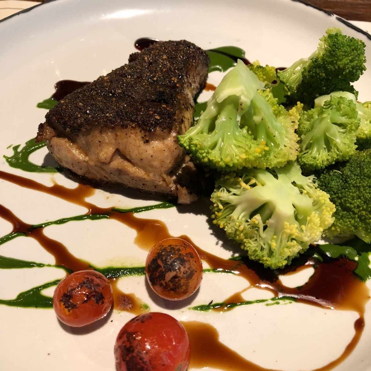 pescado del Dia Tres Costras de Pimienta