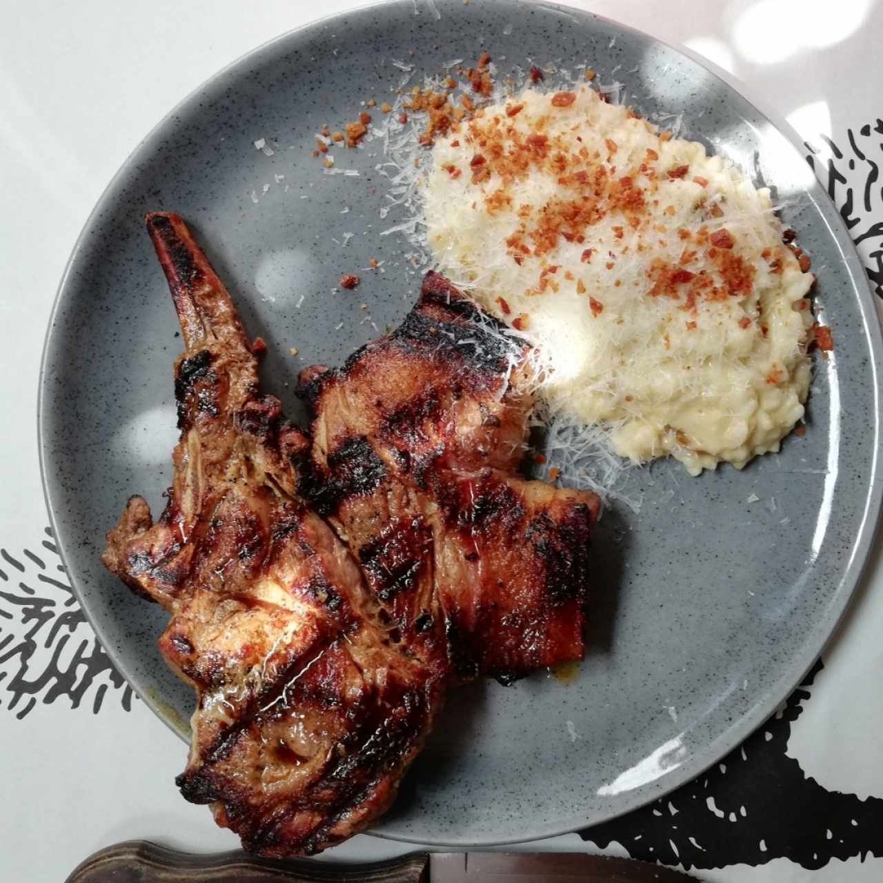 Chuletón de cerdo con risotto