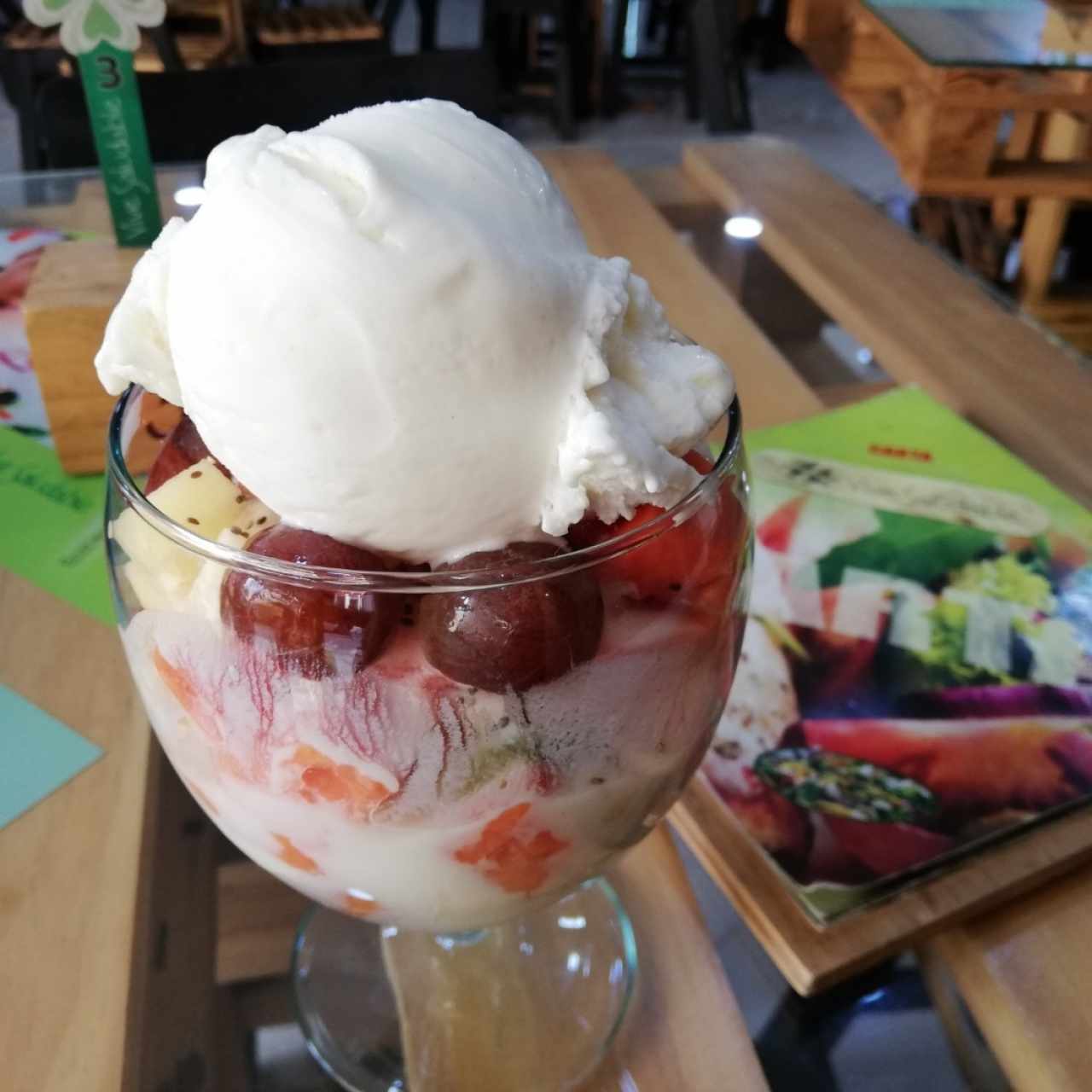 ensalada de frutas con helado light
