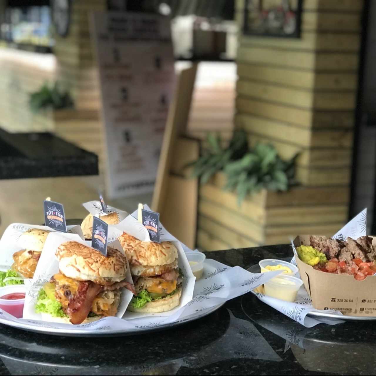 hamburguesas personalizadas y papas five star