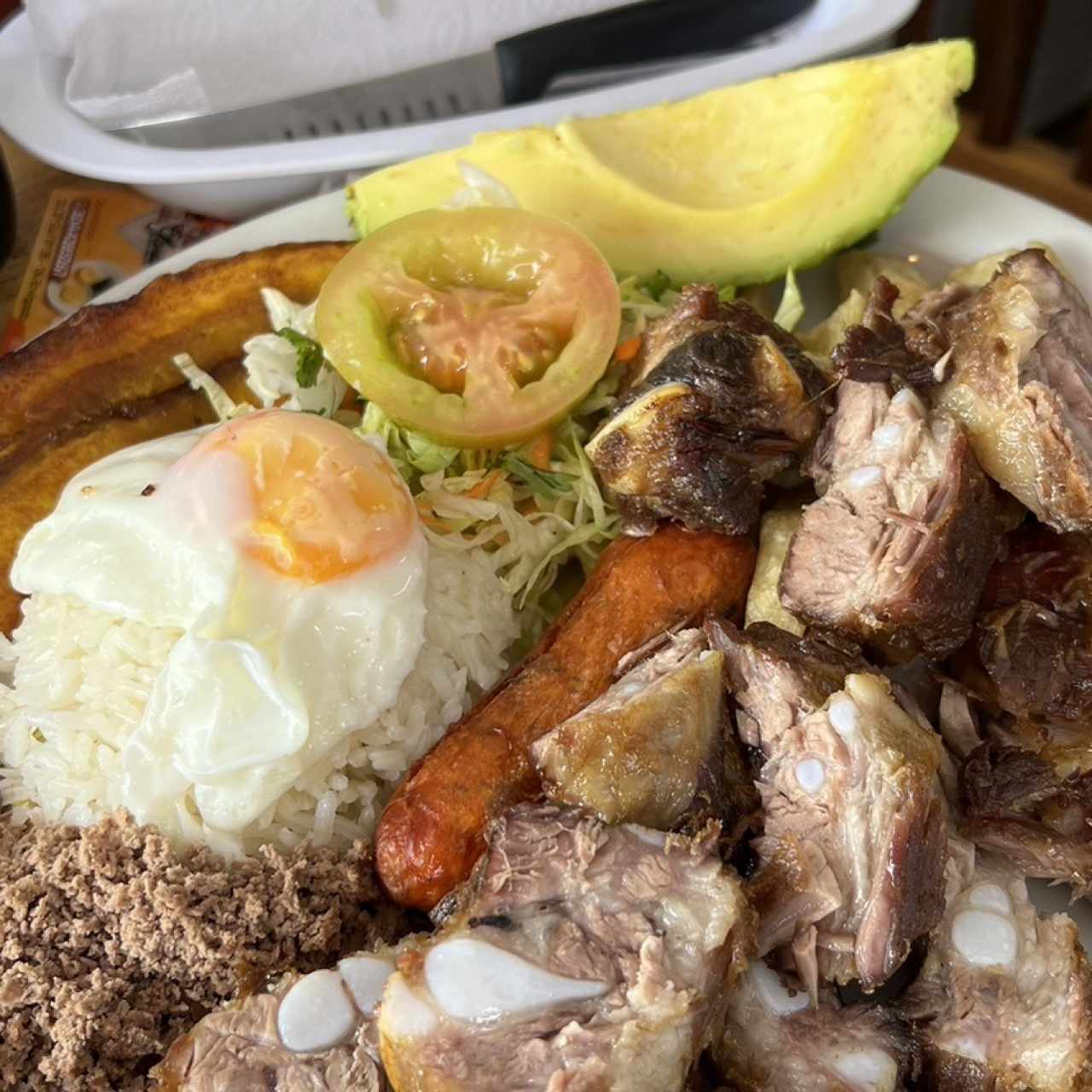 Bandeja paisa con costilla 