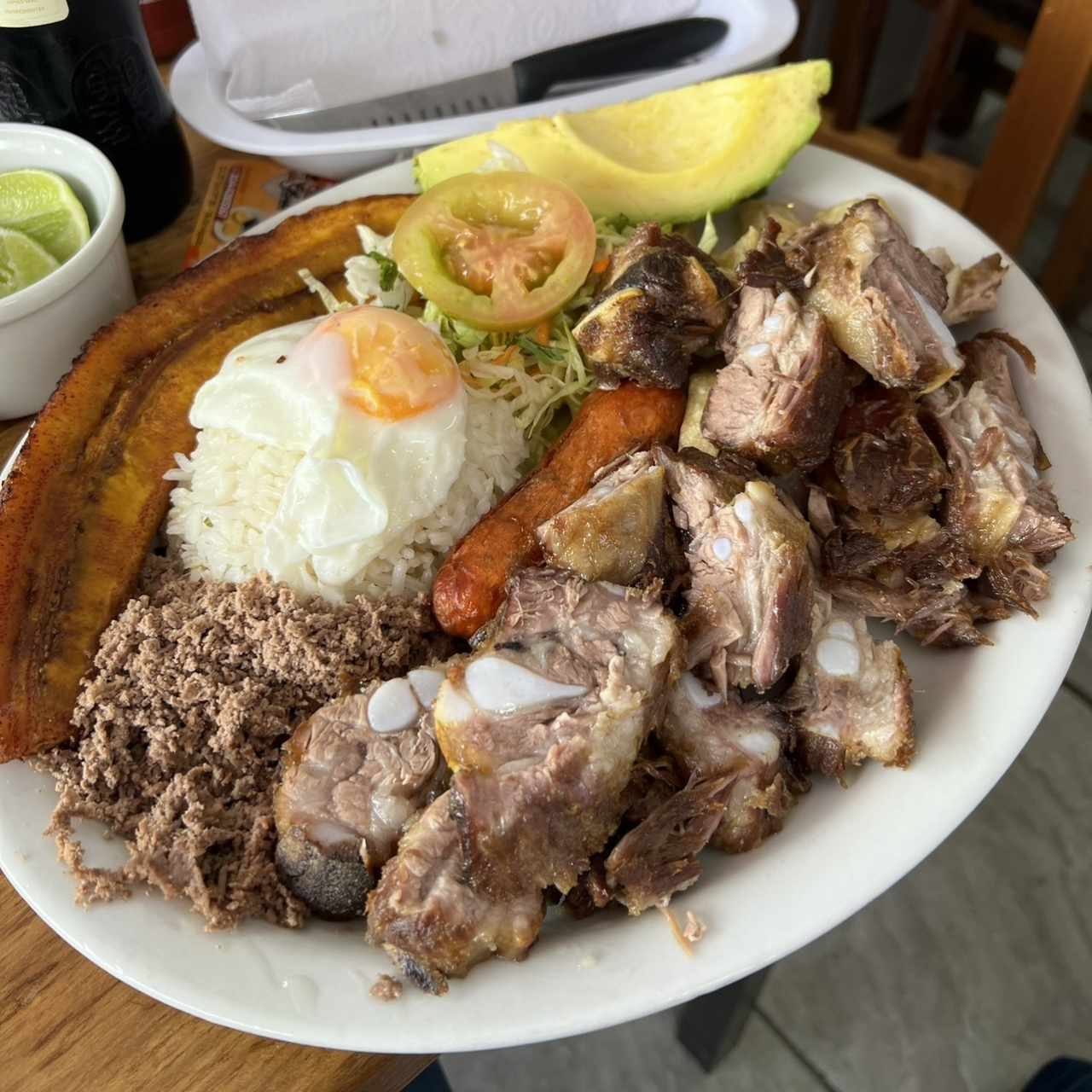 Bandeja paisa con costilla 