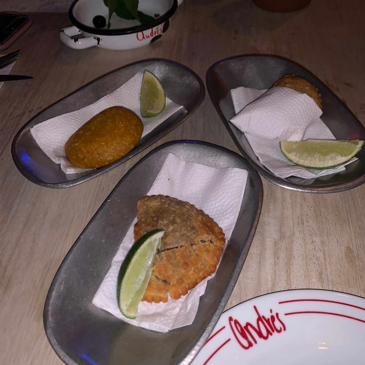 empanadas de carne, queso y Andres 