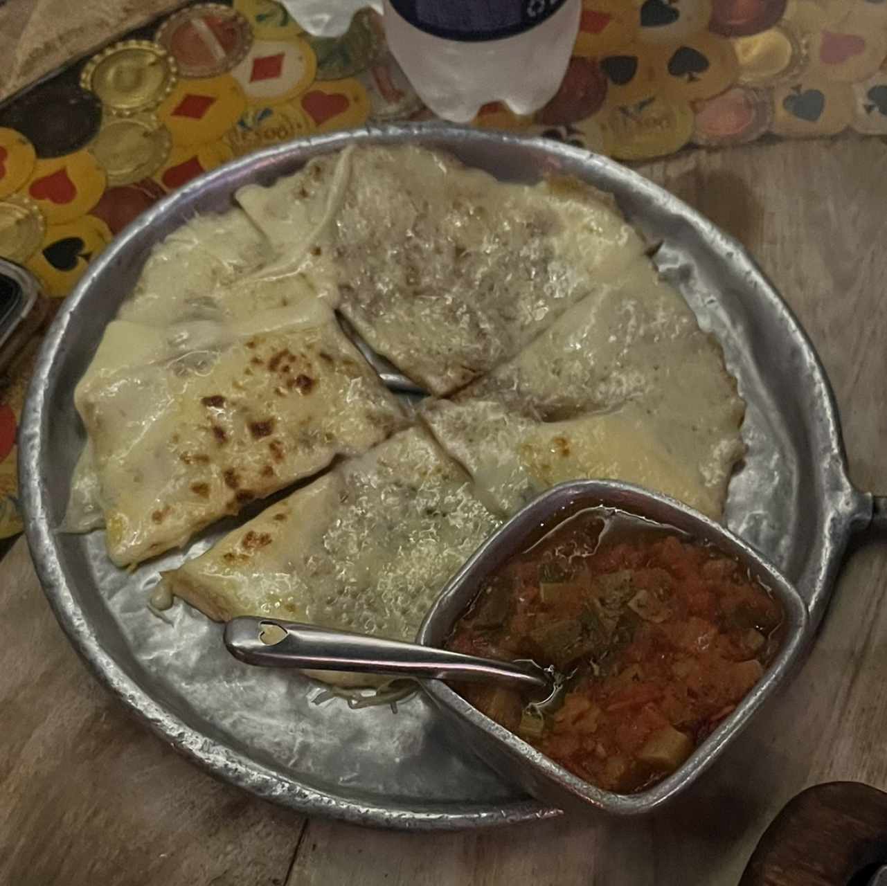 Tostón con queso mozarella