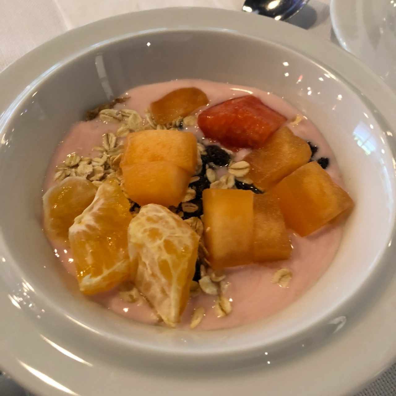 yogurt con frutas y granola