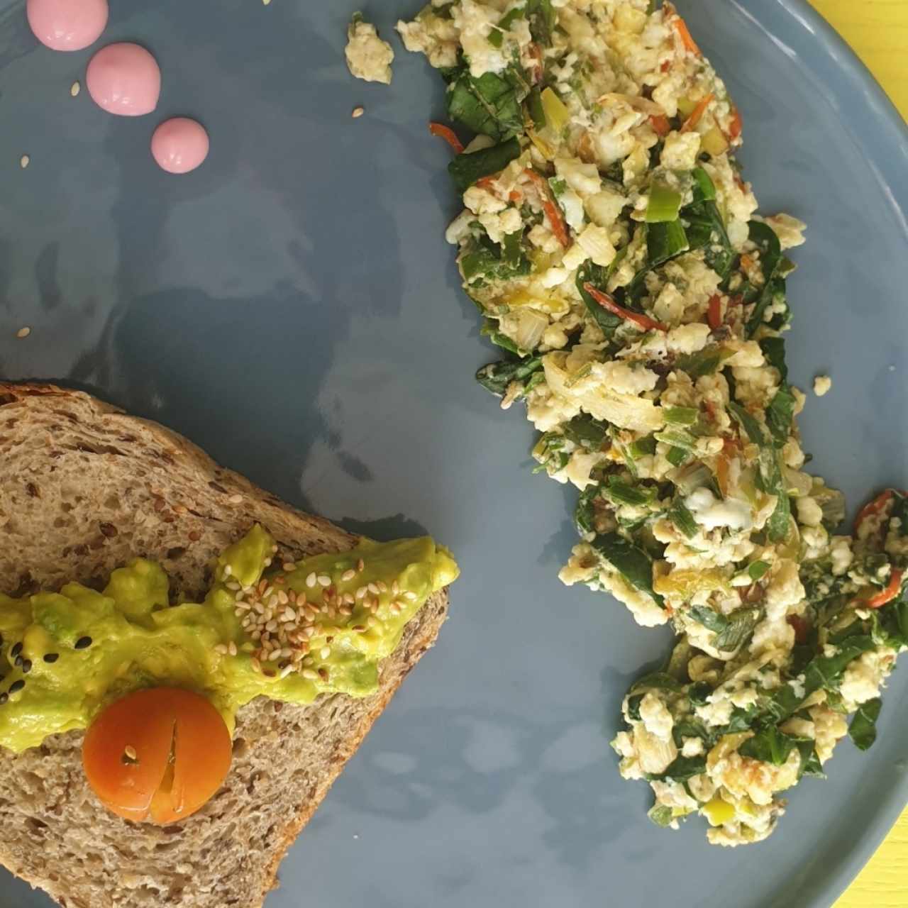 Claras con espinaca