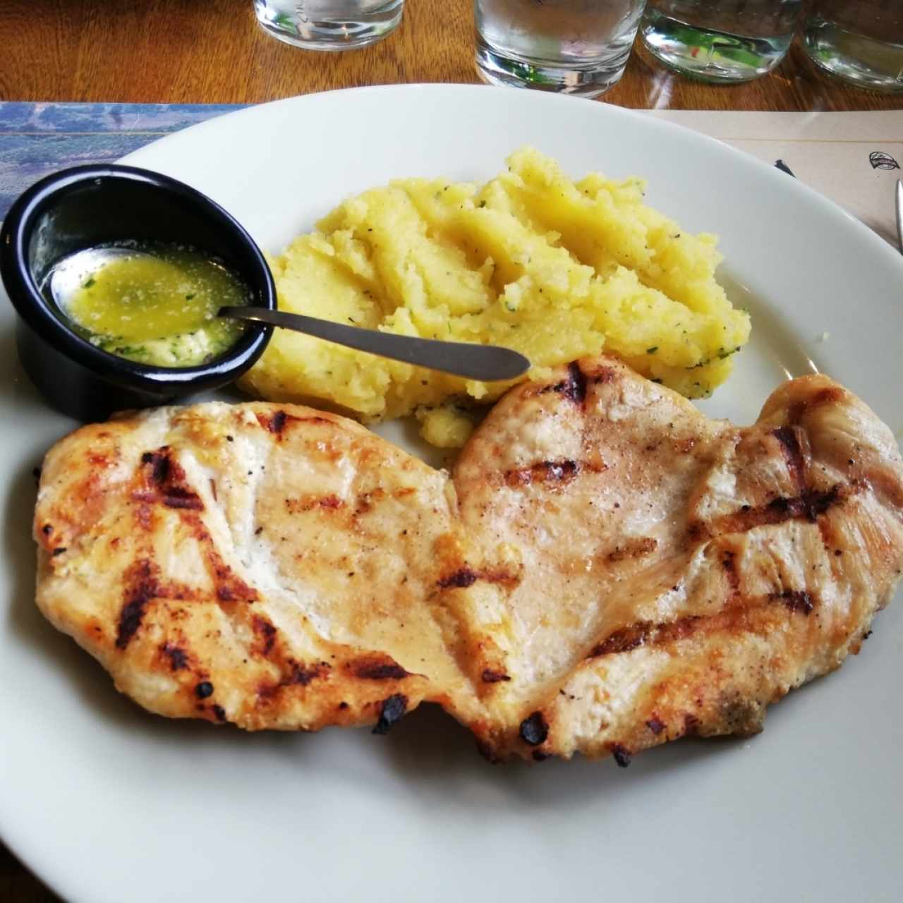 pechuga de pollo, puré papa criolla