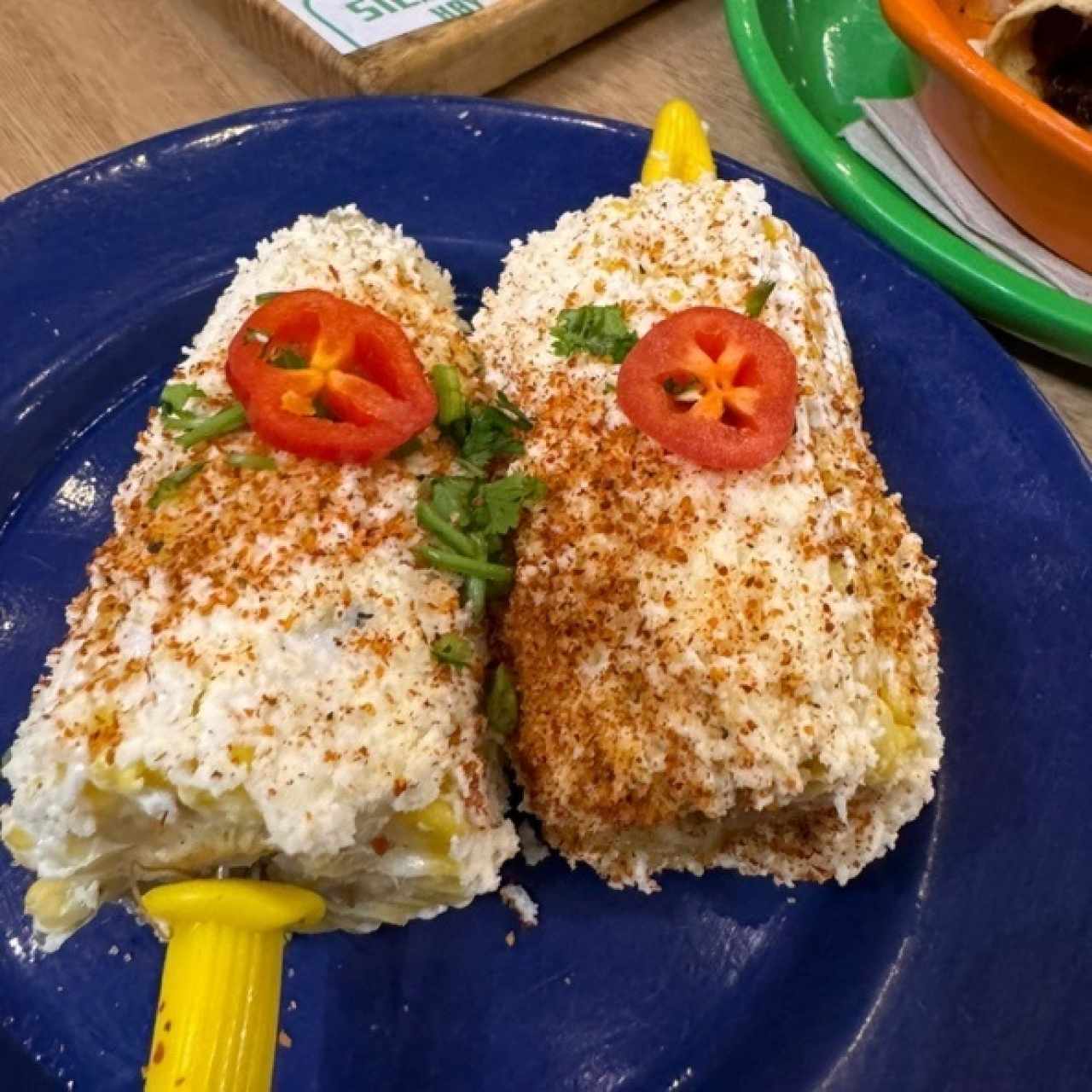 Elotes con queso y crema agria