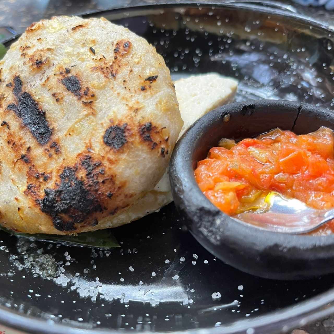 Arepa con quesito y hogao