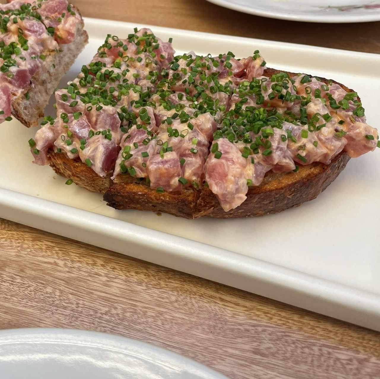 Tartare de atun en masa madre