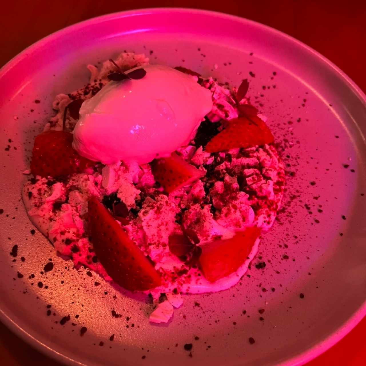 Postre de guanábana con flor de jamaica