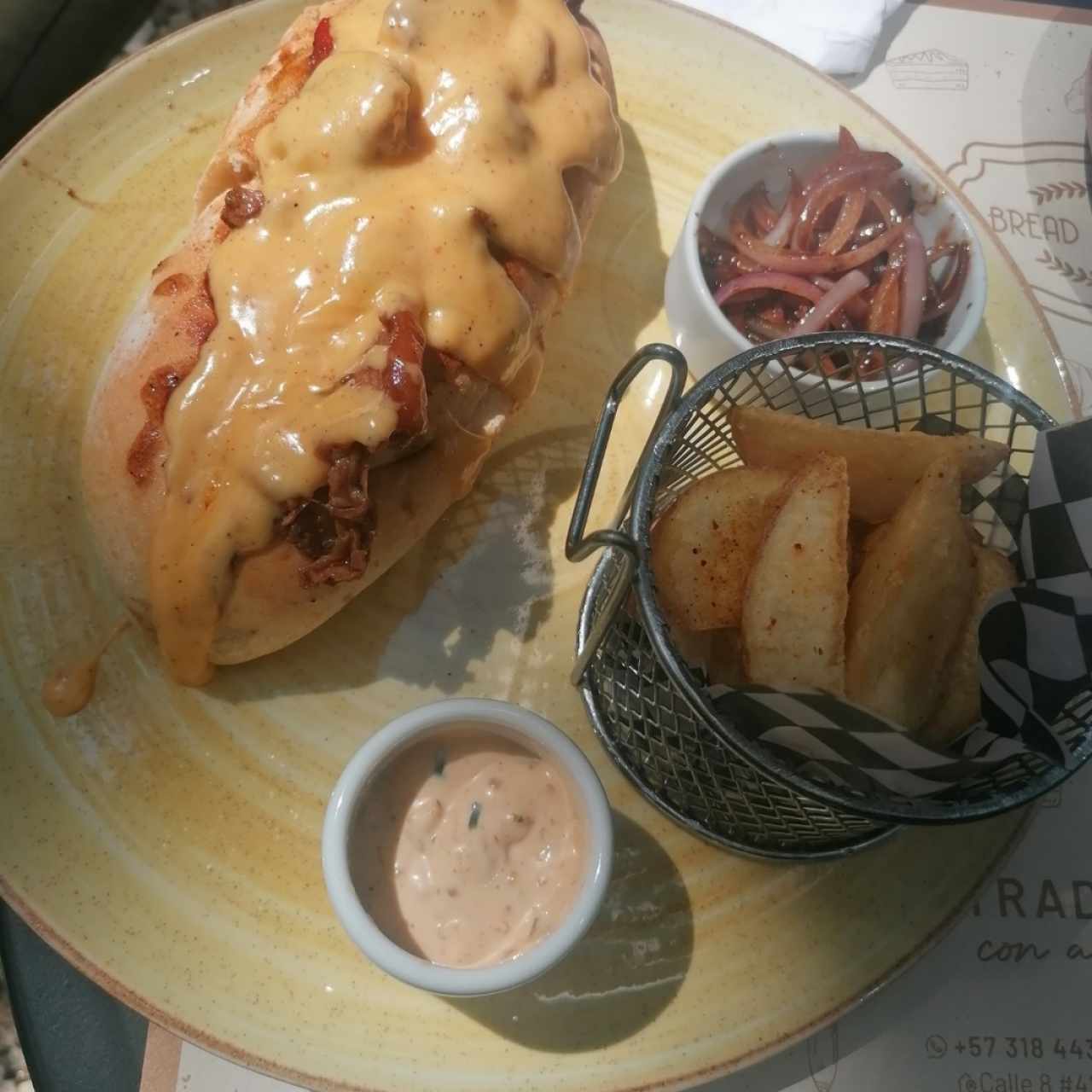 Sandwiche de lomito. 