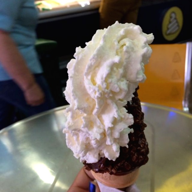 Mimo junior con crispi, chocolate y chantilly