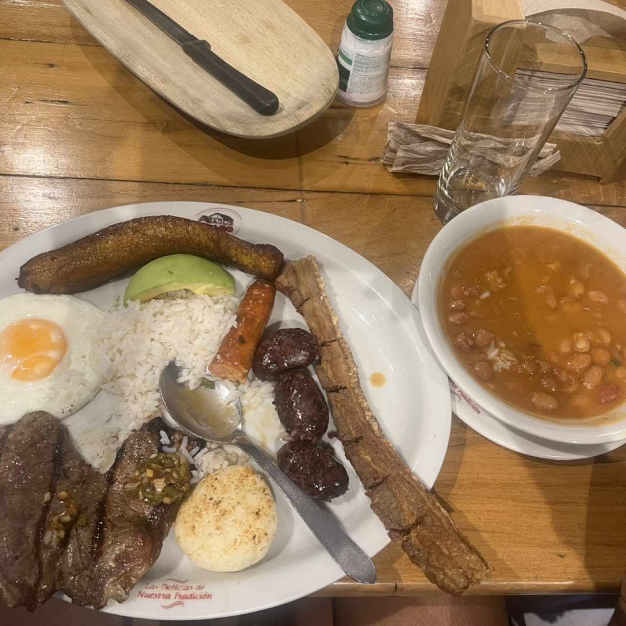 Bandeja paisa con Churrasco