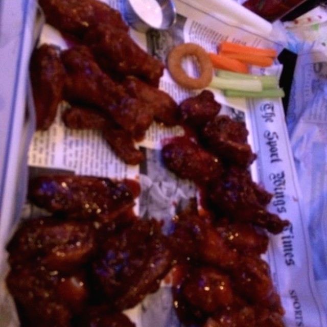 Buffalo hot, frutos rojos, chile y BBQ dulce