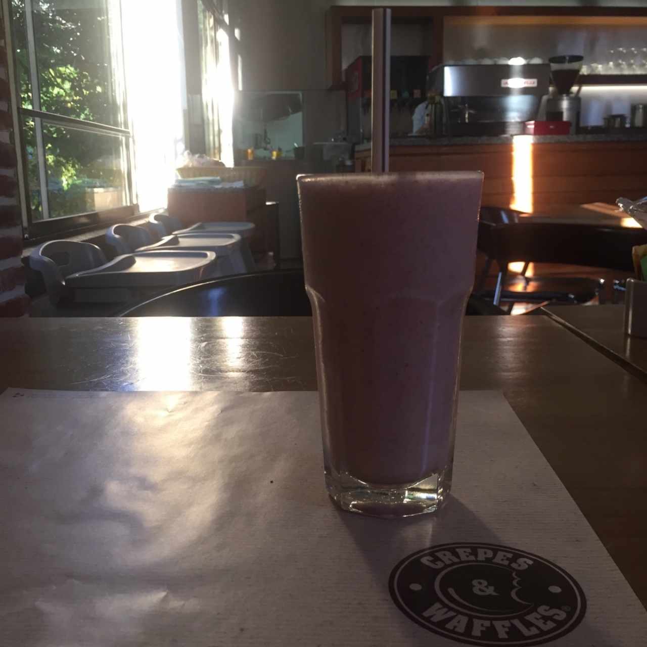 jugo de fresa en leche