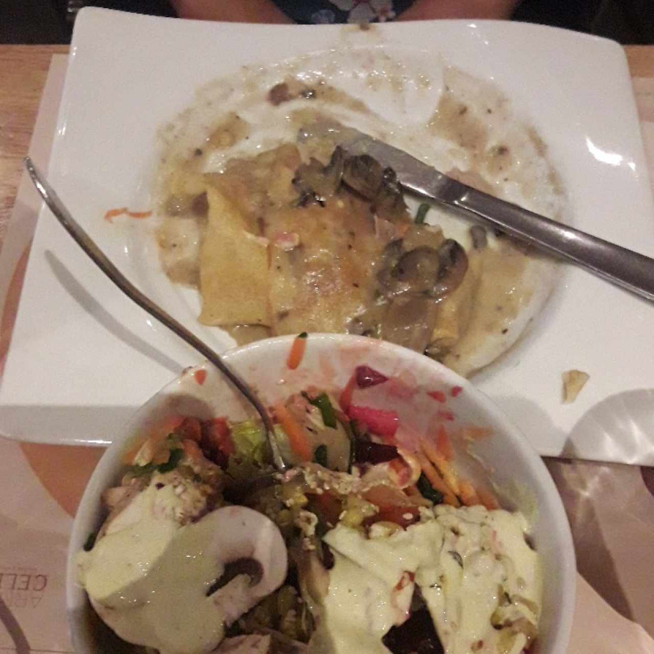 ternera con champiñones y ensalada de la barra