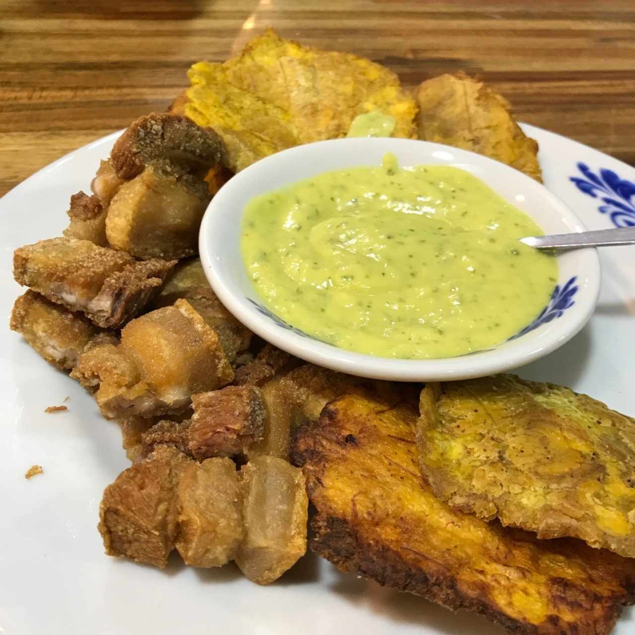 Chicharrones y patacones