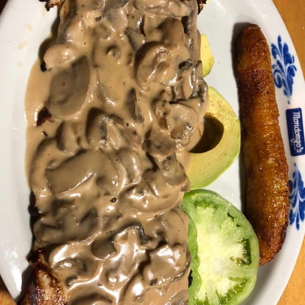 Pollo en salsa de champiñones