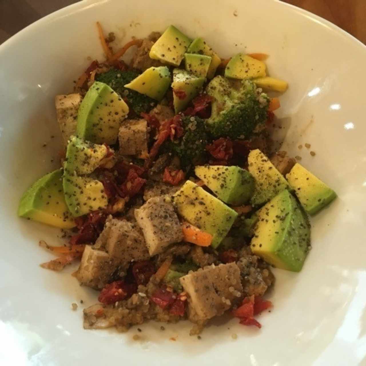 Bowl de quinoa con tofu 