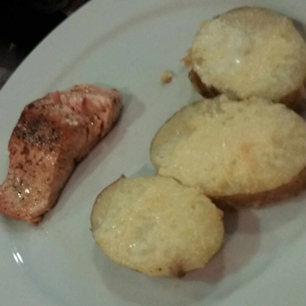 Salmón y papas gratinadas