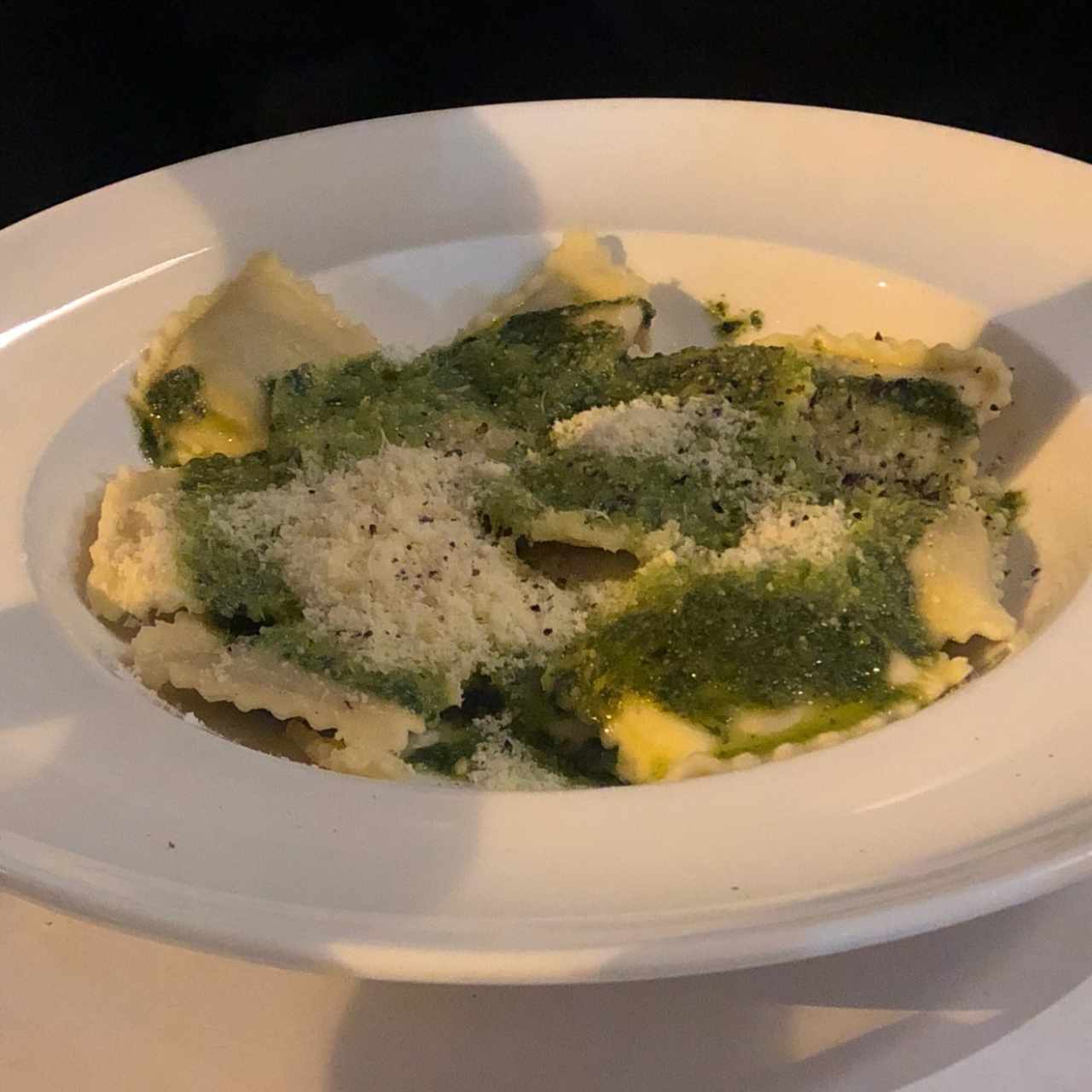 Raviolis de carne al pesto