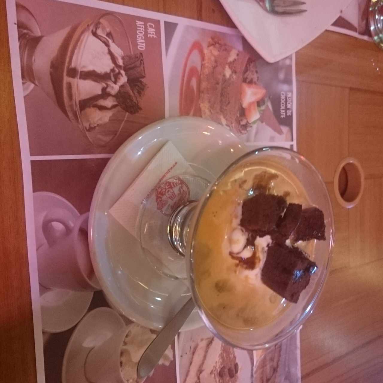 café affogato ( se ve mejor en la carta) 