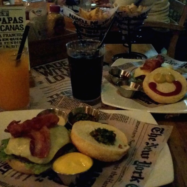 Argentina y cheese and bakon