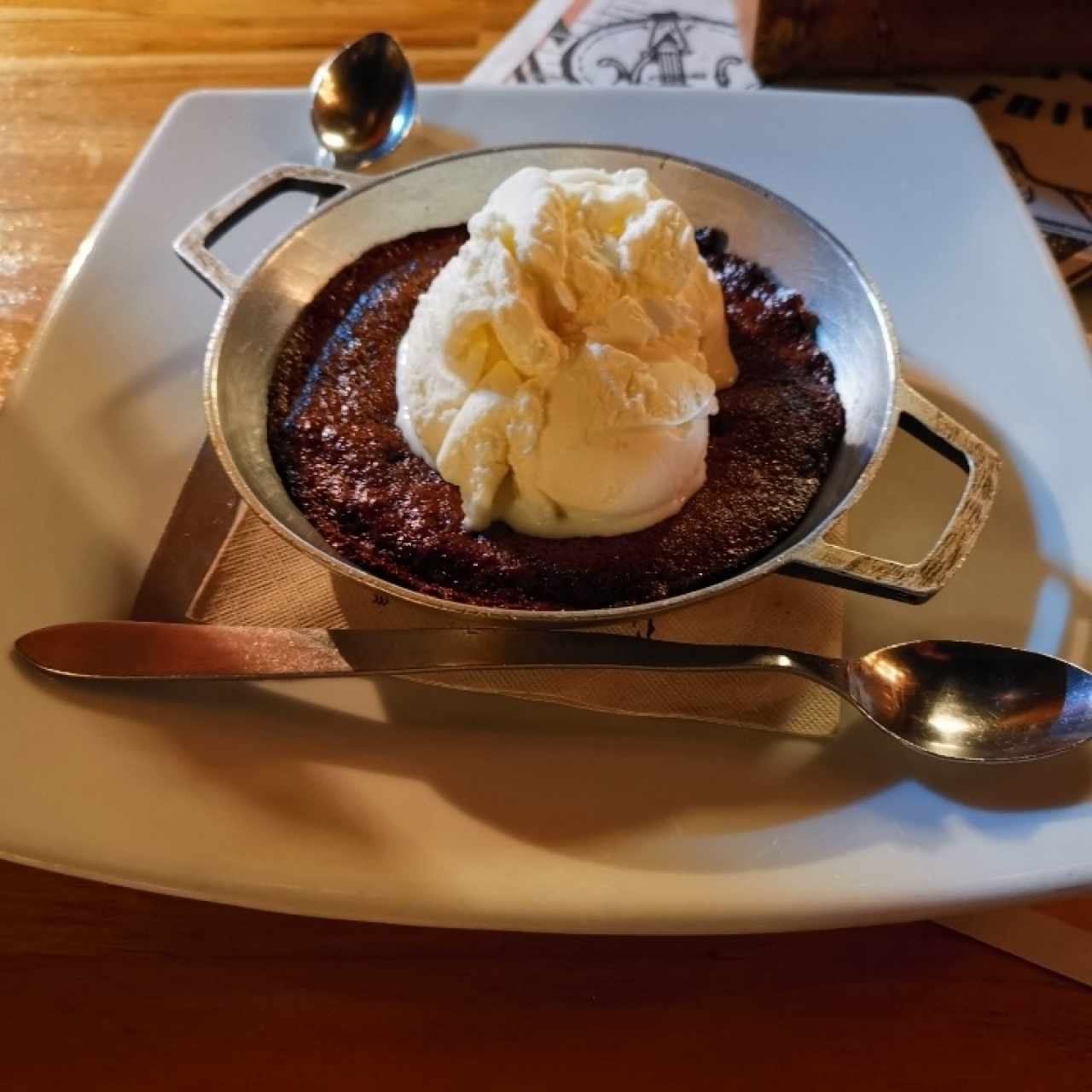 Brownie con helado