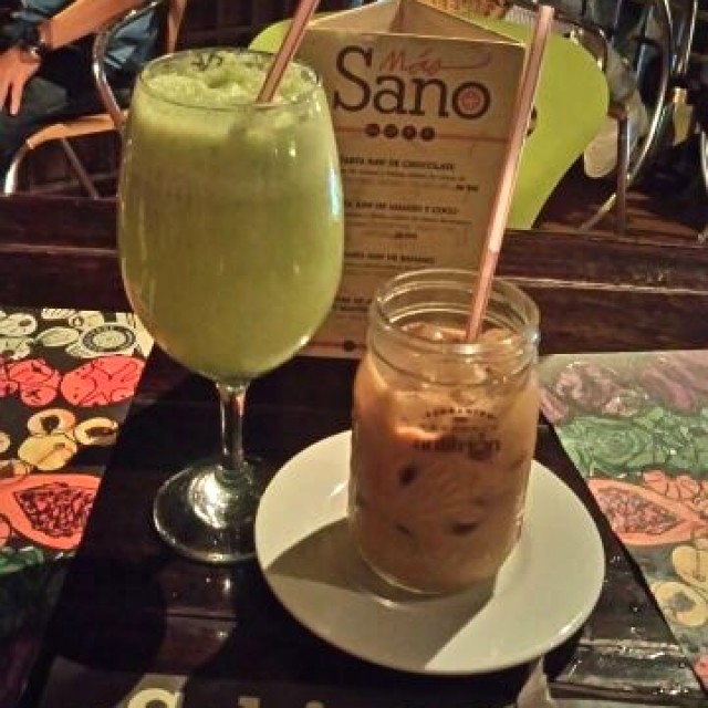 Limonada de Manzana y Café Latte frío. 