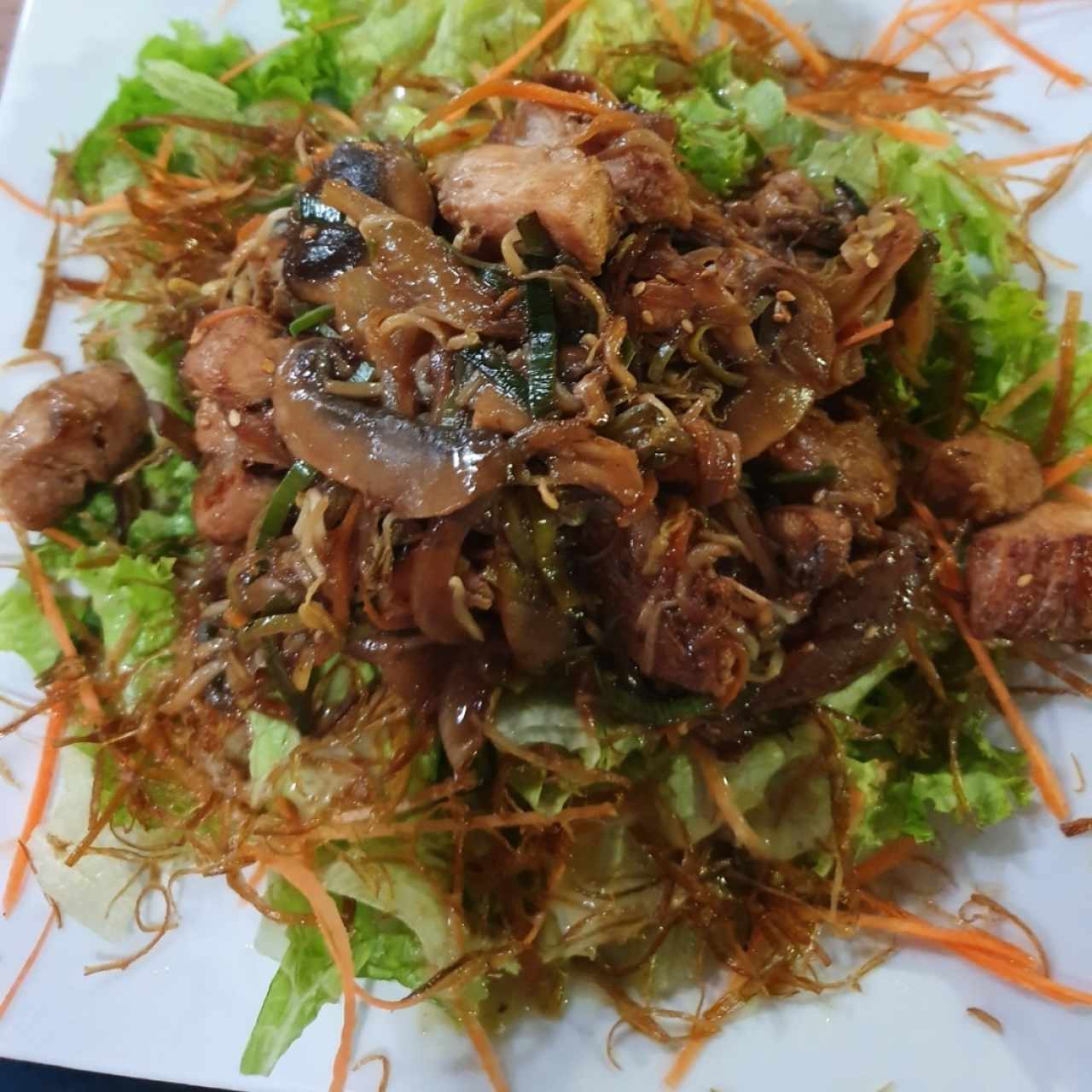 ensalada de champiñones y pollo