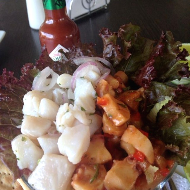 Pulpo y corvina muy bueno