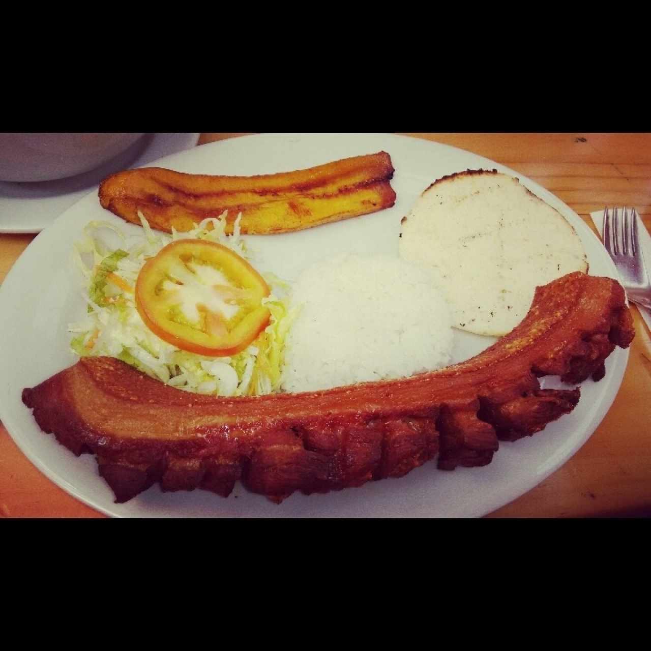 frijol con chicharron ahumado