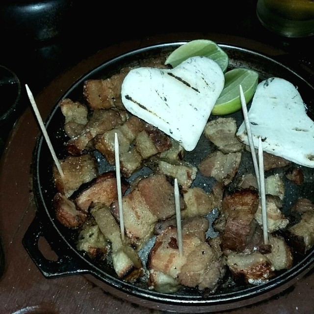 Entrada chicharroncitos