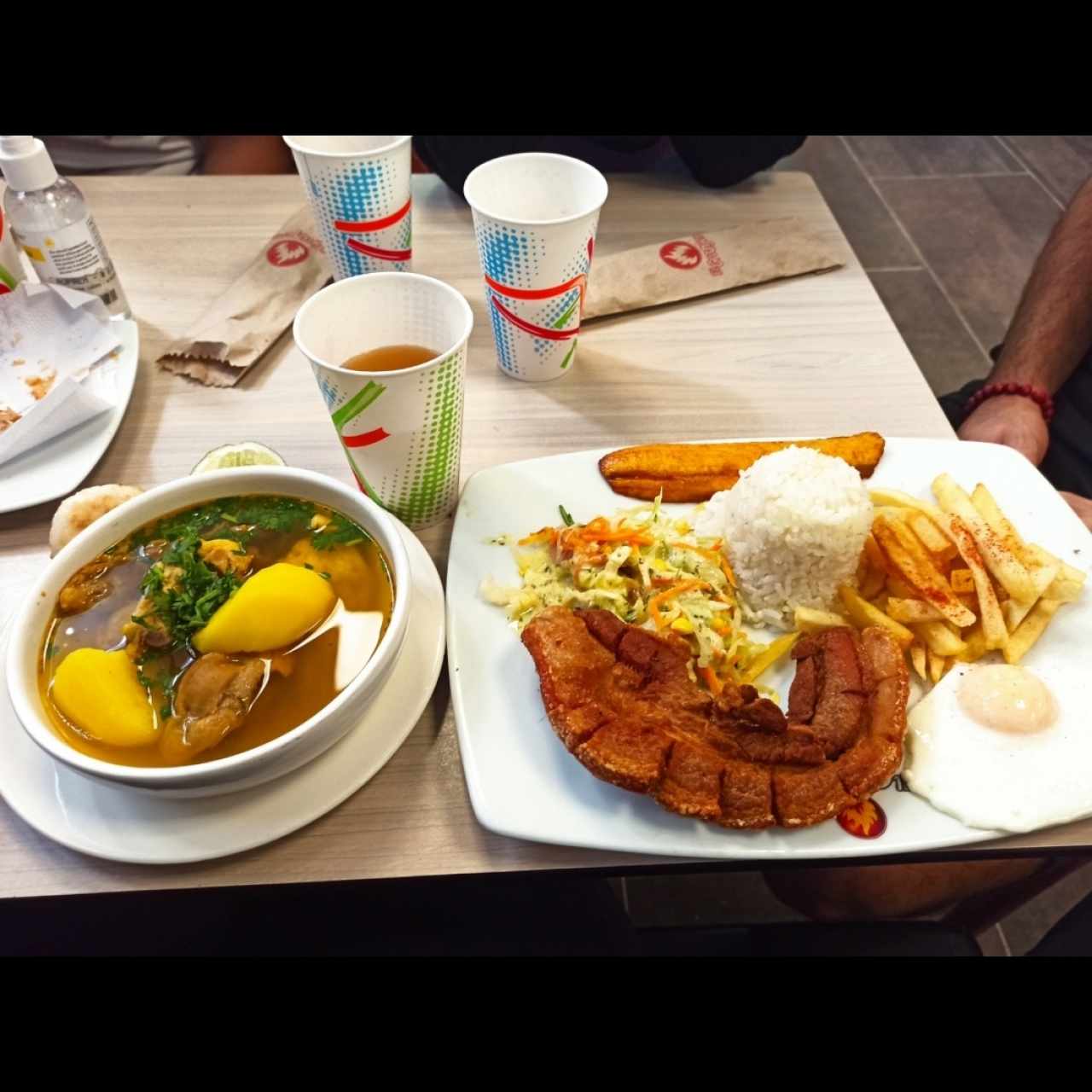 Bandeja con chicharrón 