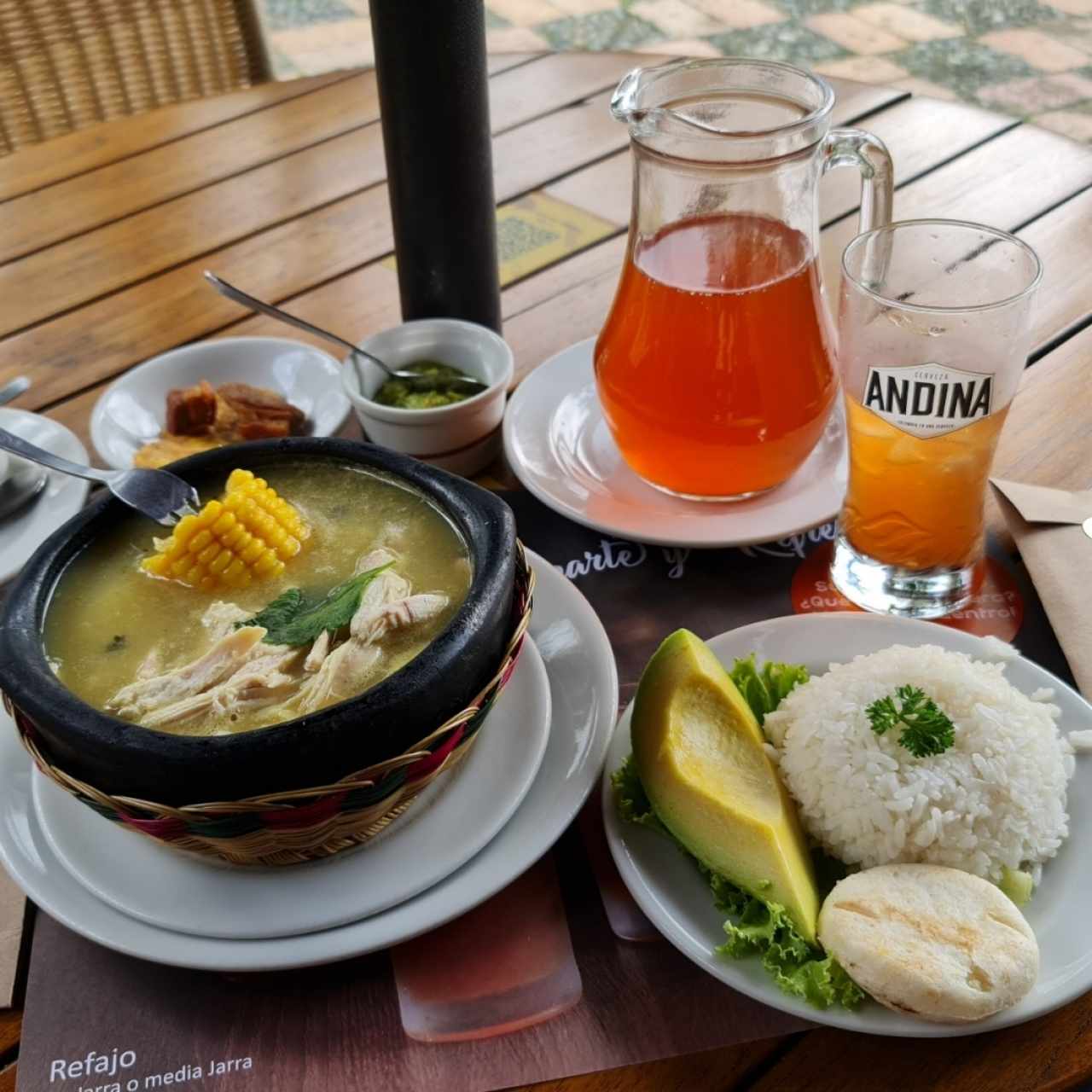 Ajiaco y Jarra de Refajo