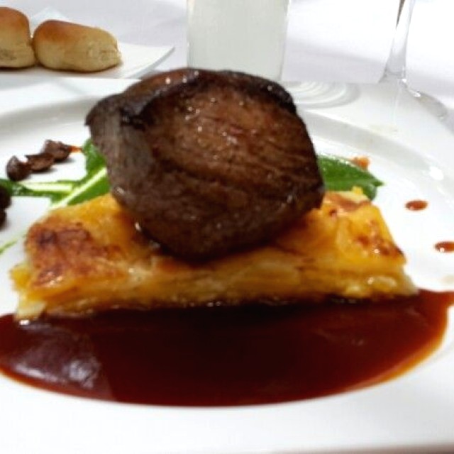 Solomo de res con paoa camote y champiñones