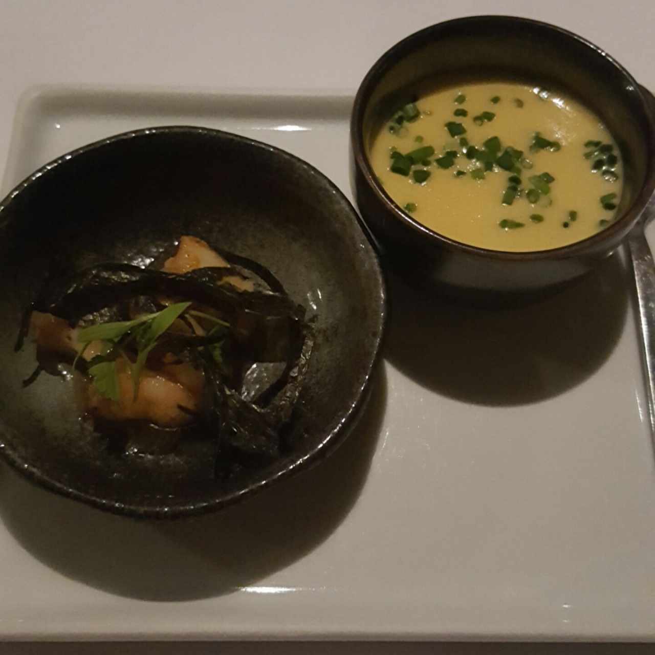 sopa de maiz y ceviche con nori frito