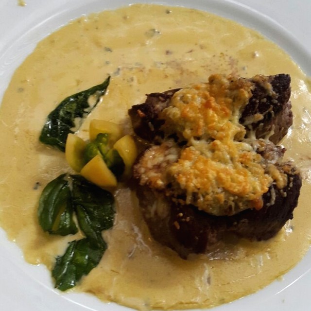 Medallones en salsa de queso azul