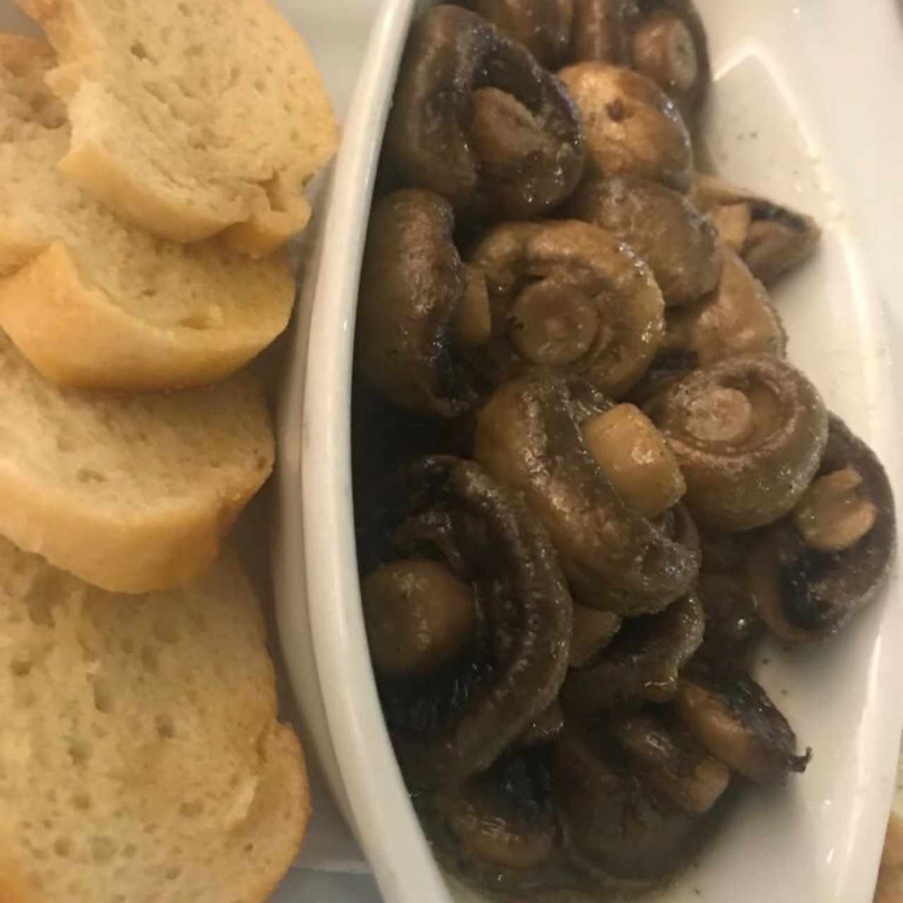 hongos al ajillo