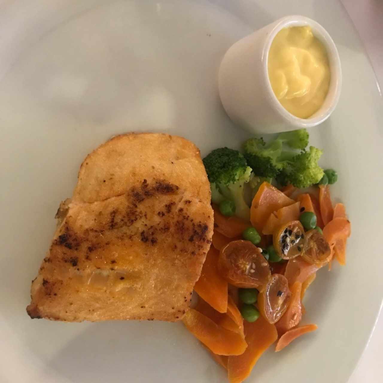 salmon en salsa holandesa