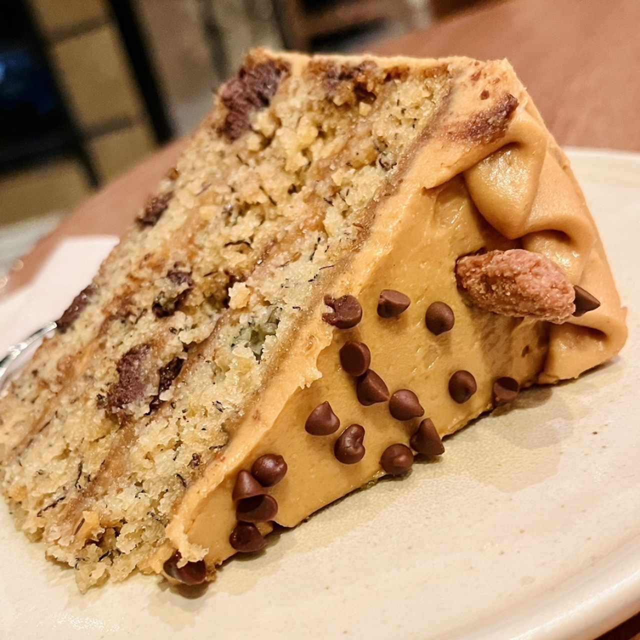 Torta de banano y crema de maní 